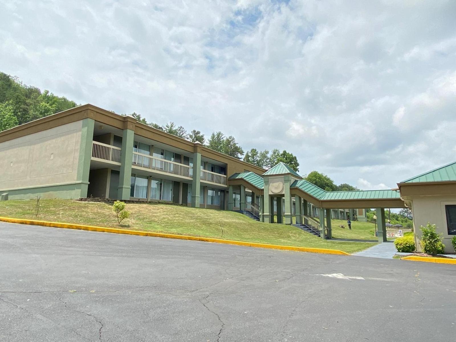 Quality Inn Harriman Bagian luar foto